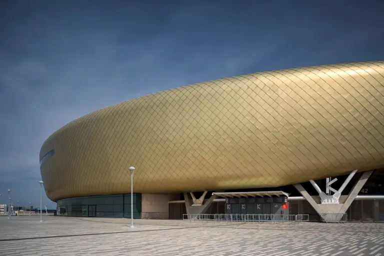 The diamond-pattern golden cladding